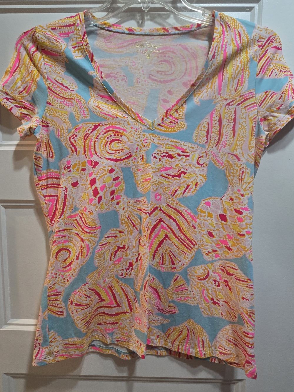 V-Neck Short Sleeve Top in Pastel Blue with Pink & Yellow Shell Print Size M
